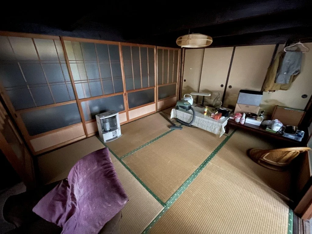 Akiya in Seiyo